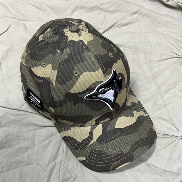 Blue Jays Hat | Far West Pants | Jack & Jones T-shirts - Picture 2 of 6